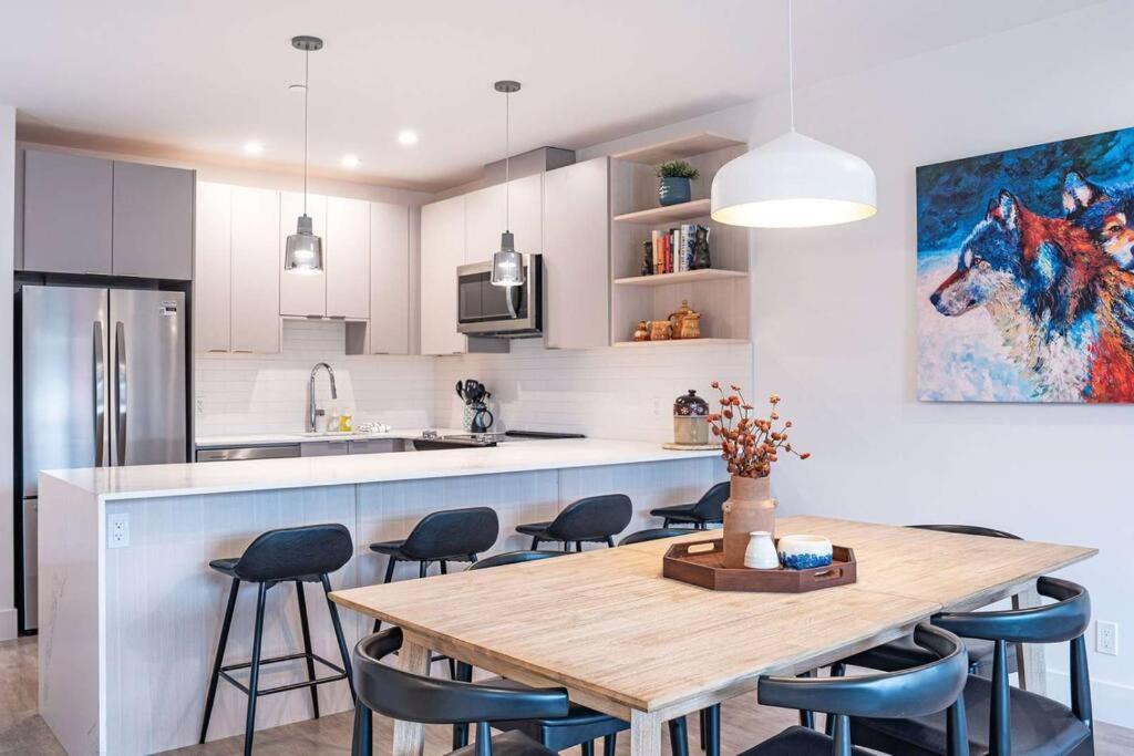 Bluebird Daze By Revelstoke Vacations Appartement Buitenkant foto