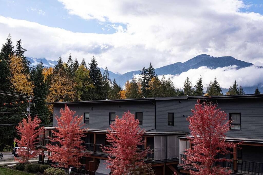 Bluebird Daze By Revelstoke Vacations Appartement Buitenkant foto