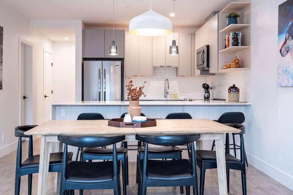 Bluebird Daze By Revelstoke Vacations Appartement Buitenkant foto