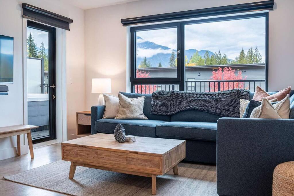 Bluebird Daze By Revelstoke Vacations Appartement Buitenkant foto