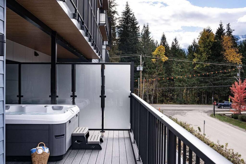 Bluebird Daze By Revelstoke Vacations Appartement Buitenkant foto
