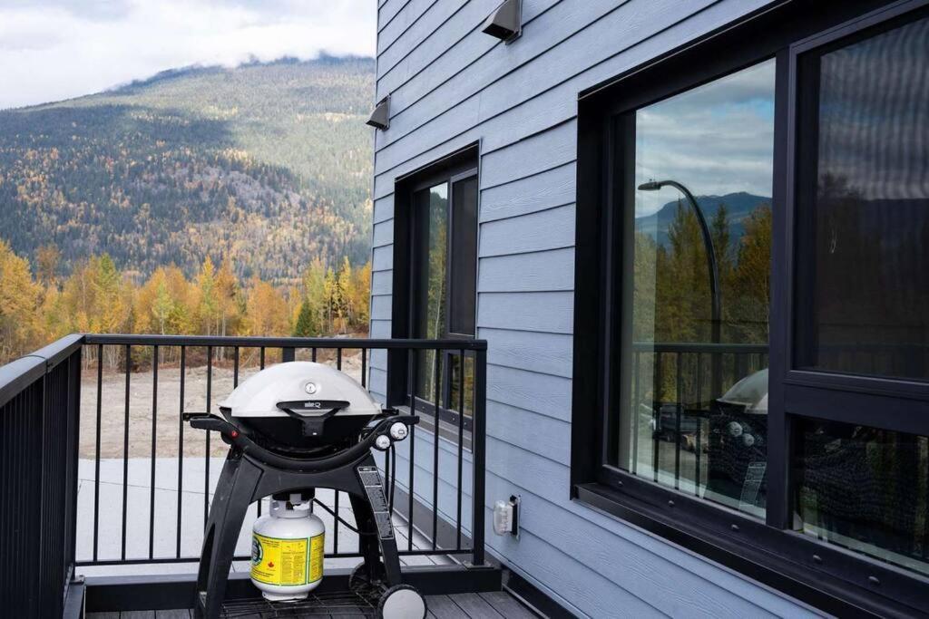 Bluebird Daze By Revelstoke Vacations Appartement Buitenkant foto