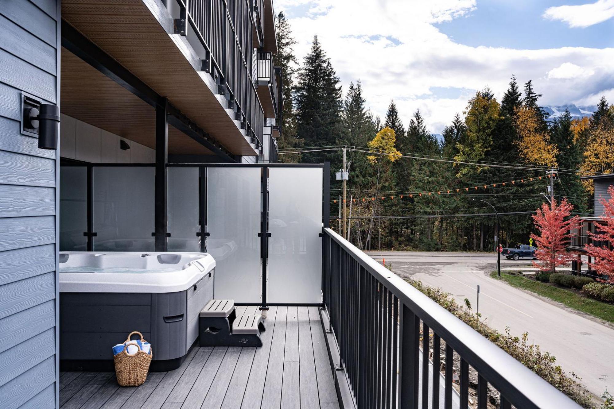 Bluebird Daze By Revelstoke Vacations Appartement Buitenkant foto