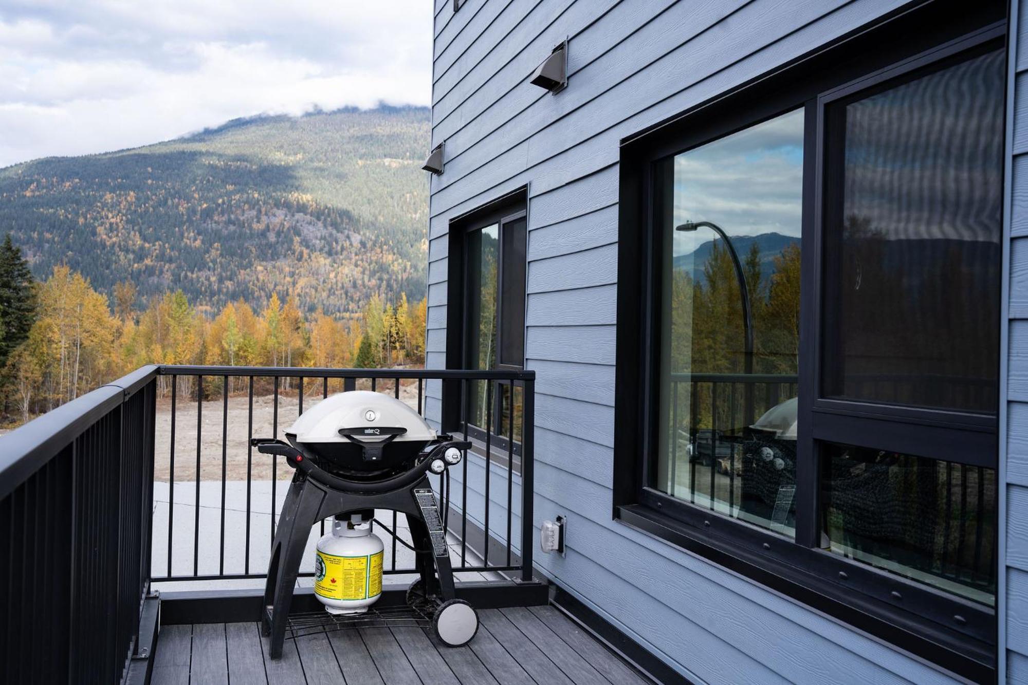 Bluebird Daze By Revelstoke Vacations Appartement Buitenkant foto