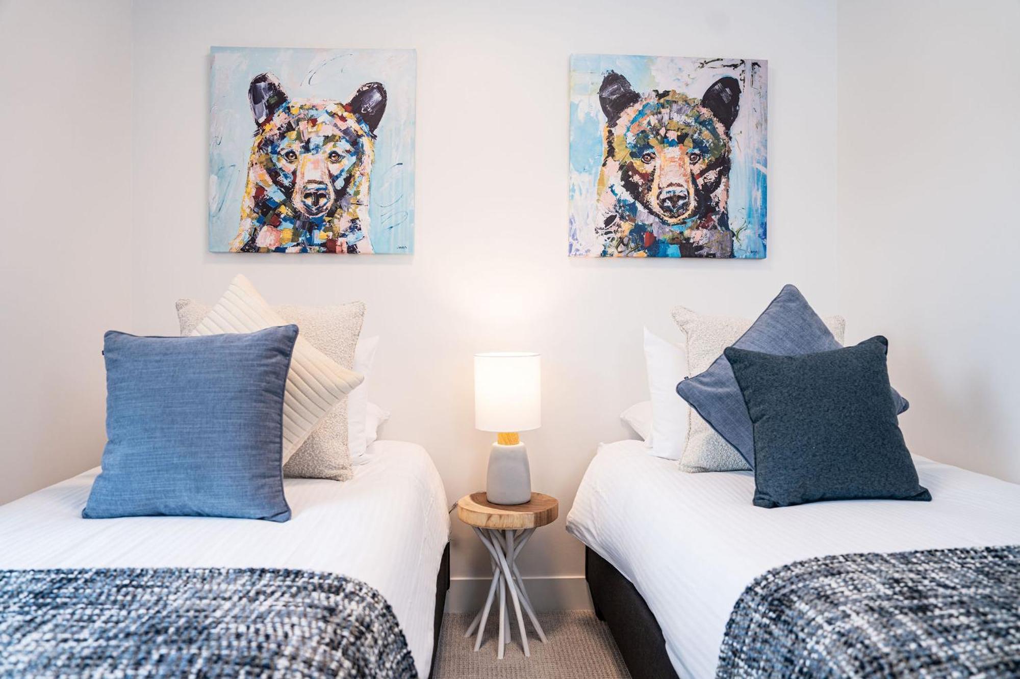 Bluebird Daze By Revelstoke Vacations Appartement Buitenkant foto