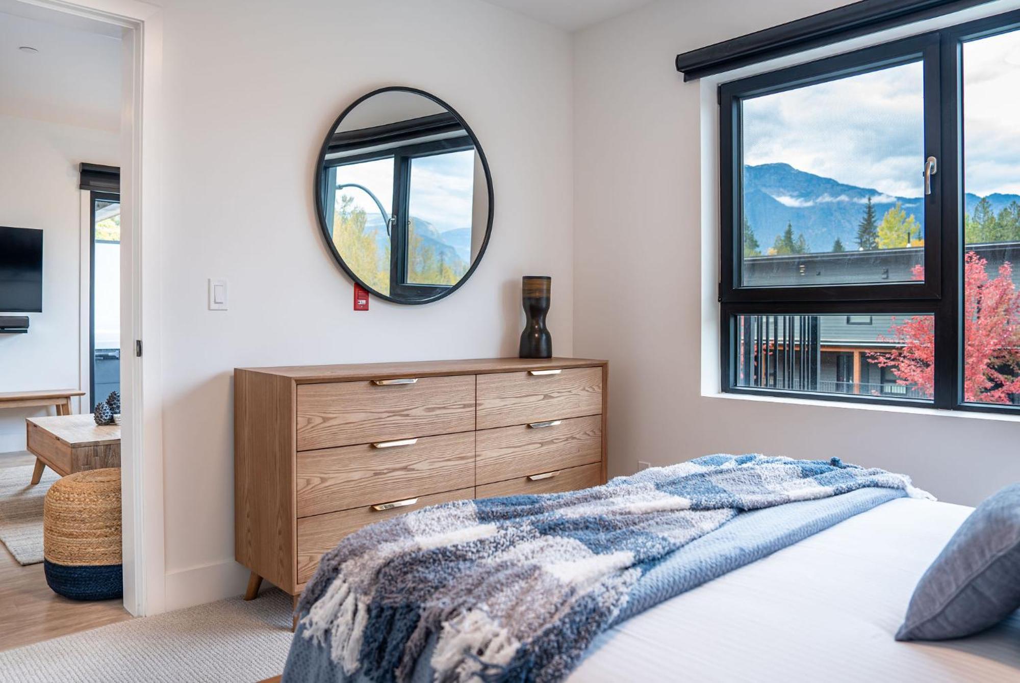 Bluebird Daze By Revelstoke Vacations Appartement Buitenkant foto